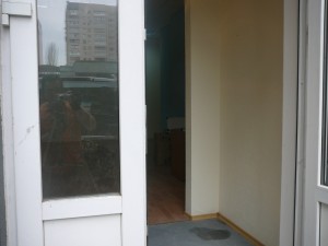 даже с улицы сквозь двери видно кофеварку даже с улицы сквозь двери видно кофеварку